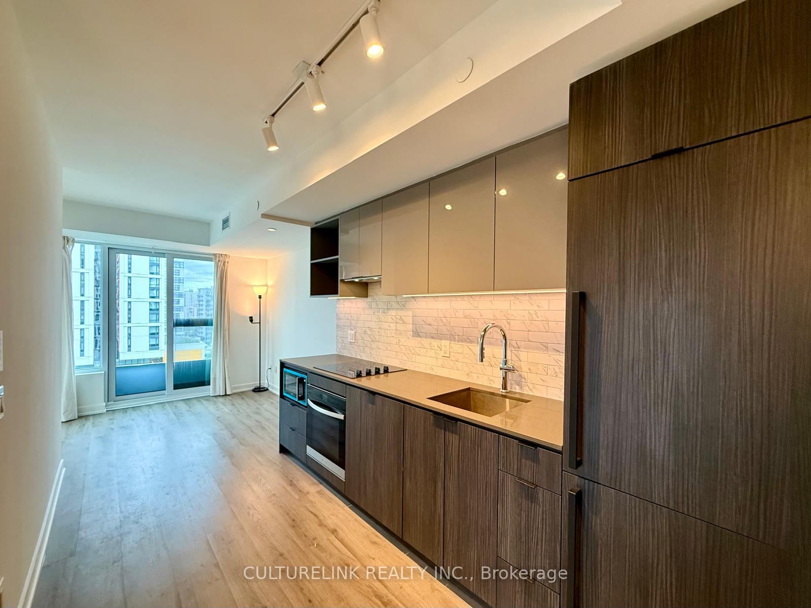 2003-252 Church Street, Toronto, ON, photo 2