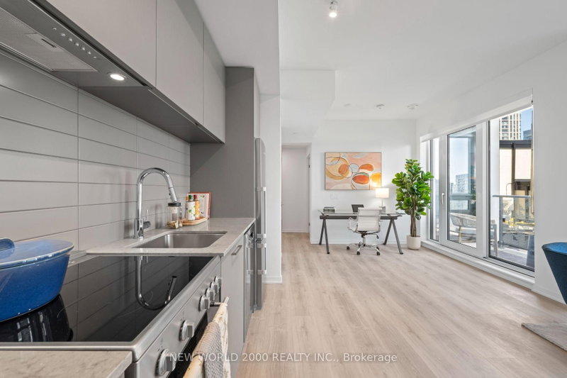 home for lease on 1613-101 Roehampton Avenue