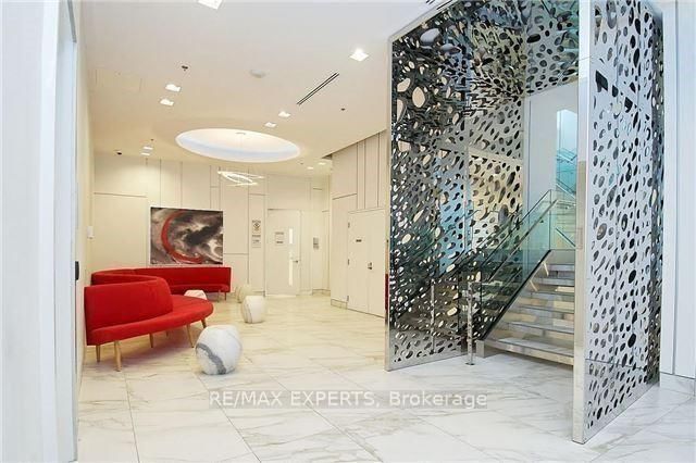305-12 York Street, Toronto, ON, photo 3