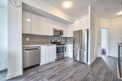 27 Spruce Pines Crescent — photo 6