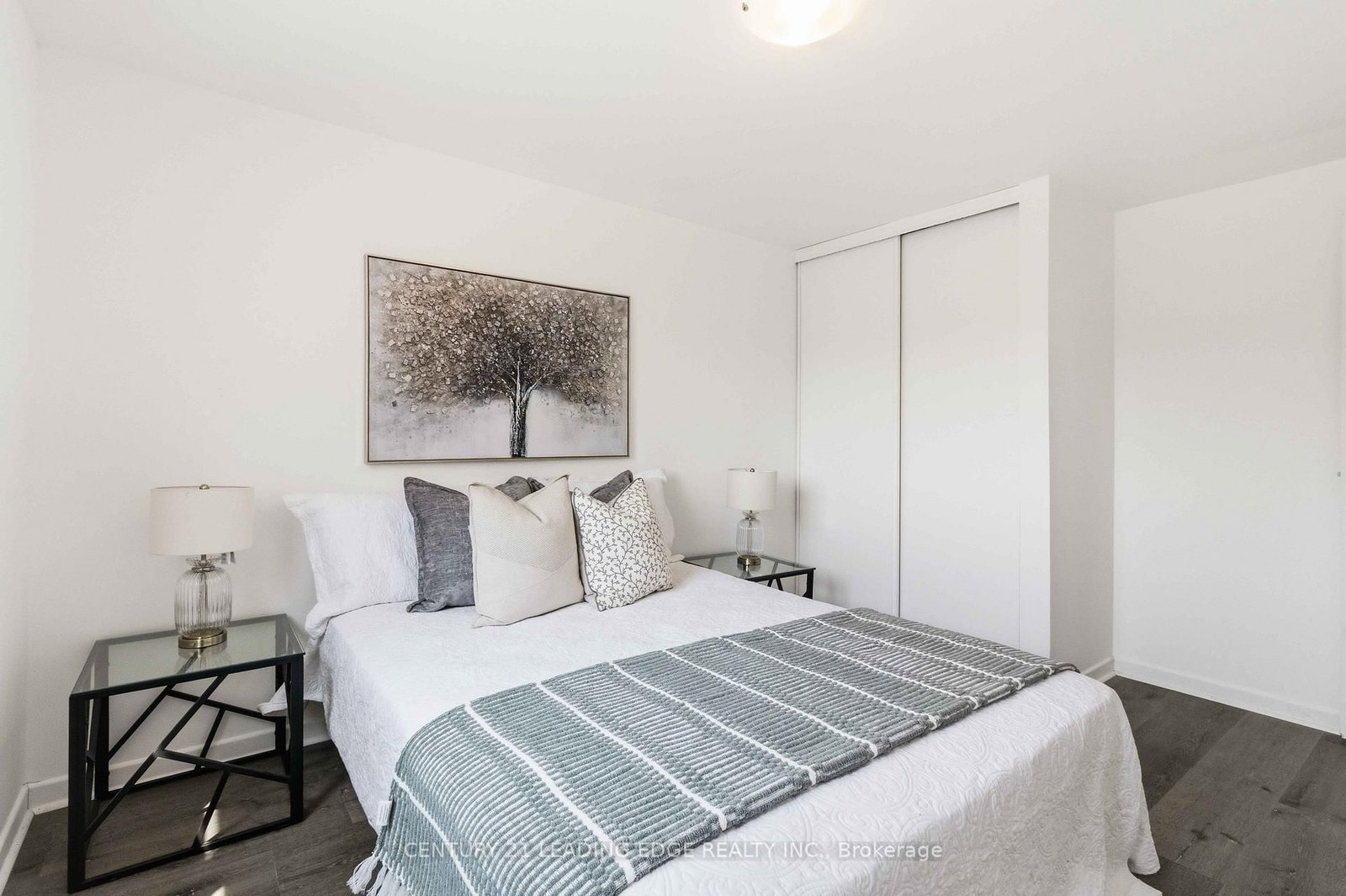 27 Coach Liteway • Toronto, ON photo 27