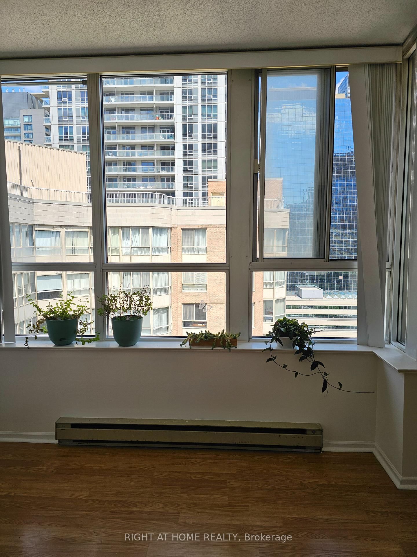 2011-711 Bay Street, Toronto, ON, photo 5