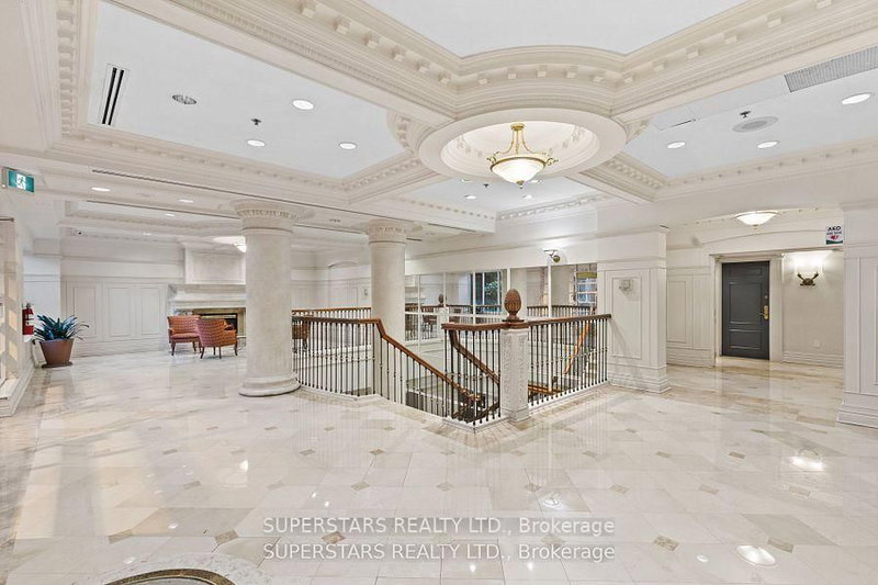 1111 - 18 Sommerset Way