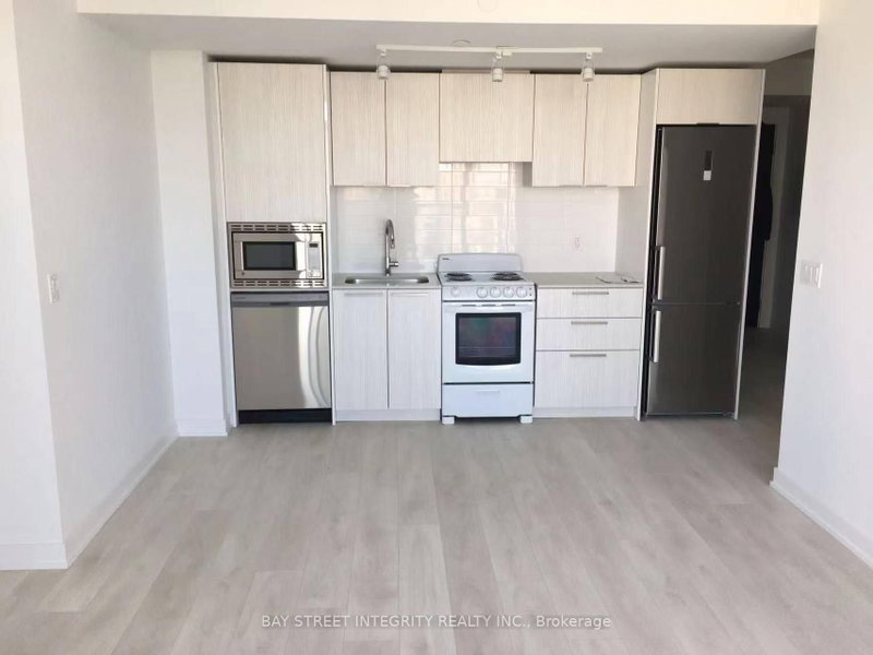 home for lease on 4205-501 Yonge Street