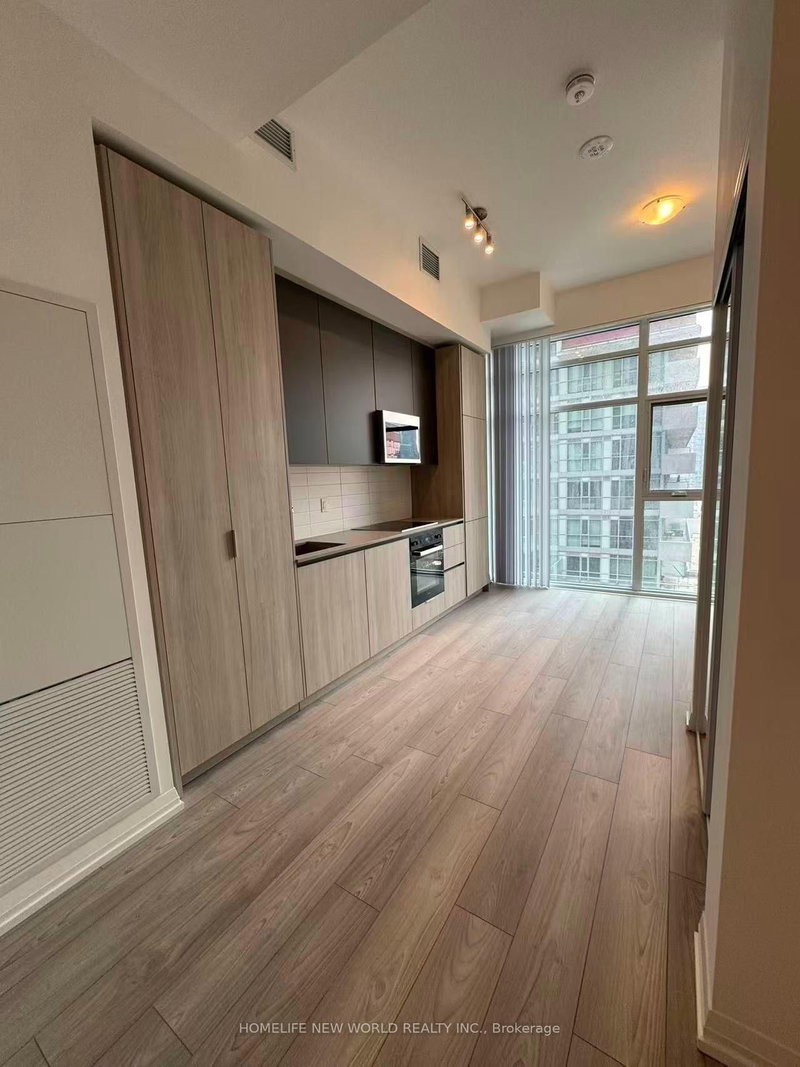 1116 - 400 King Street W
