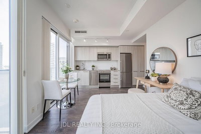 28 E Wellesley Street • #3510 • Toronto, ON