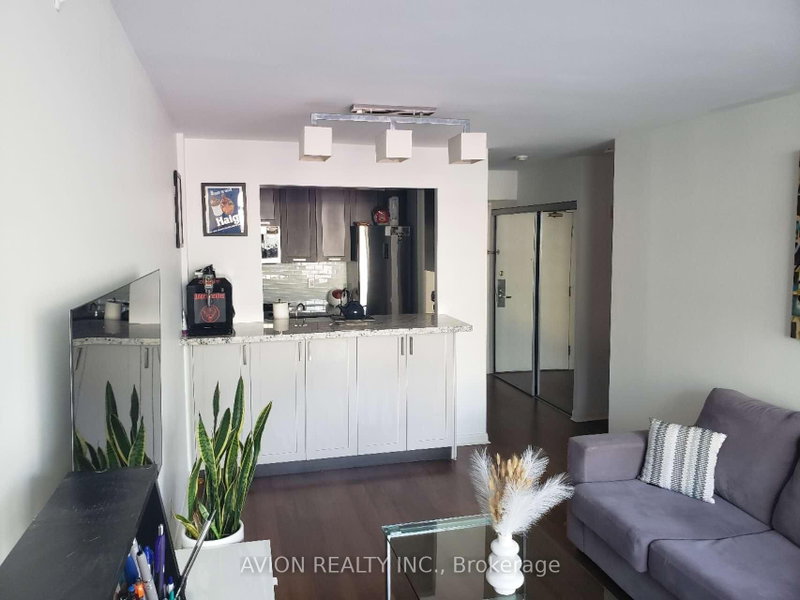 515 - 5 Rosehill Avenue