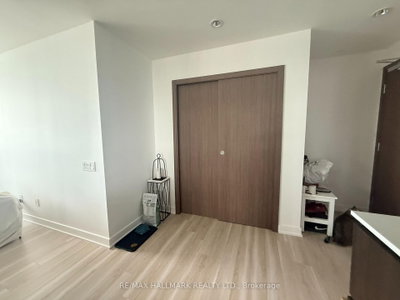 17 Bathurst Street • #3206 • Toronto, ON