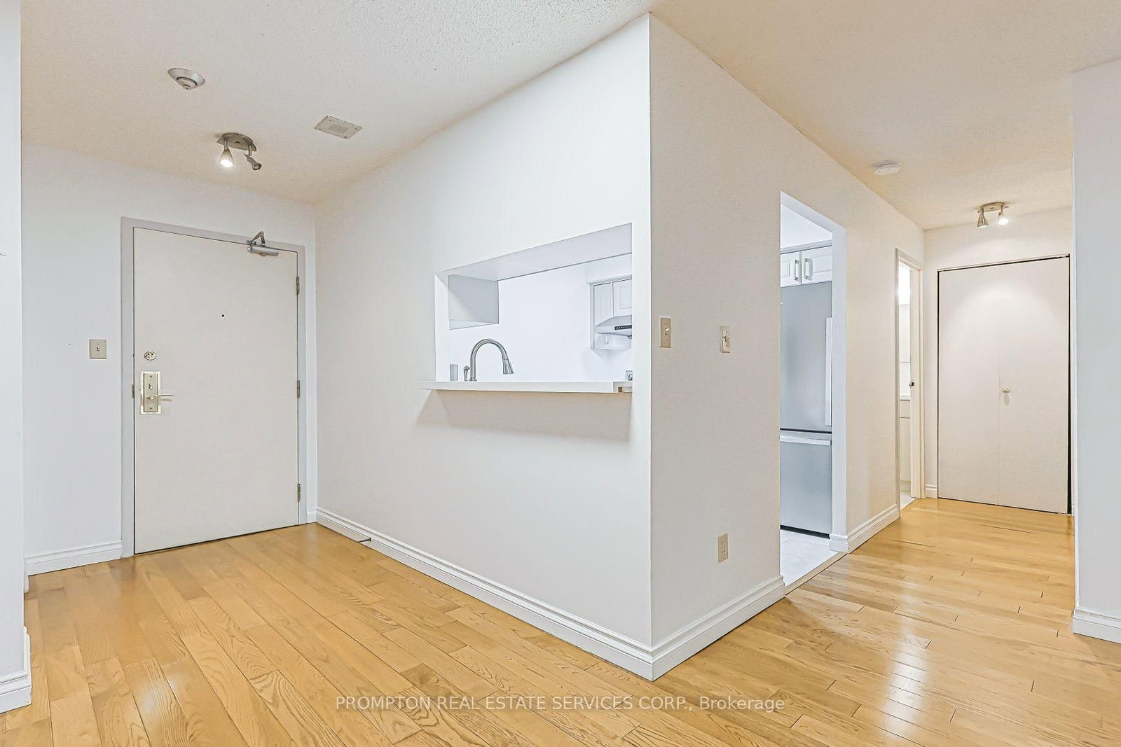 25 Grenville Street • #1705 • Toronto, ON photo 17