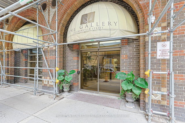1705 - 25 Grenville Street