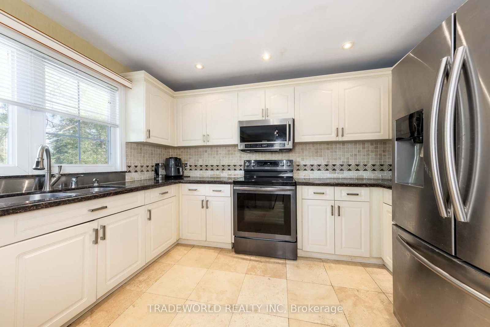 46 Winlock Park • Toronto, ON photo 17