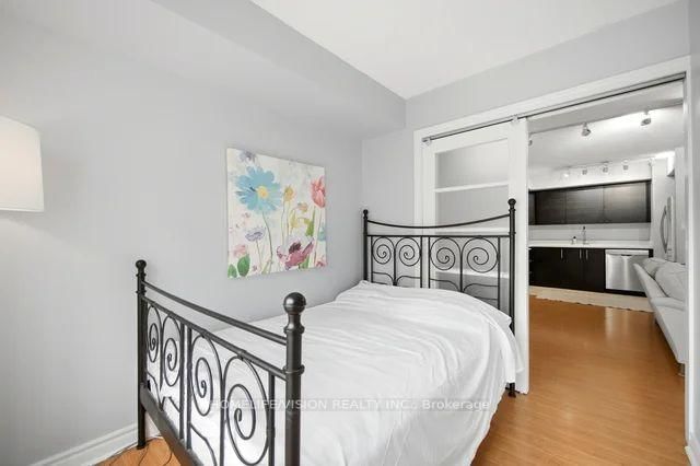 25 The Esplanade • #706 • Toronto, ON photo 20