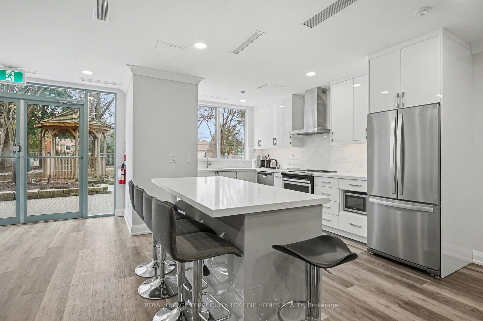 398 E Eglinton Avenue • #1009 • Toronto, ON photo 32