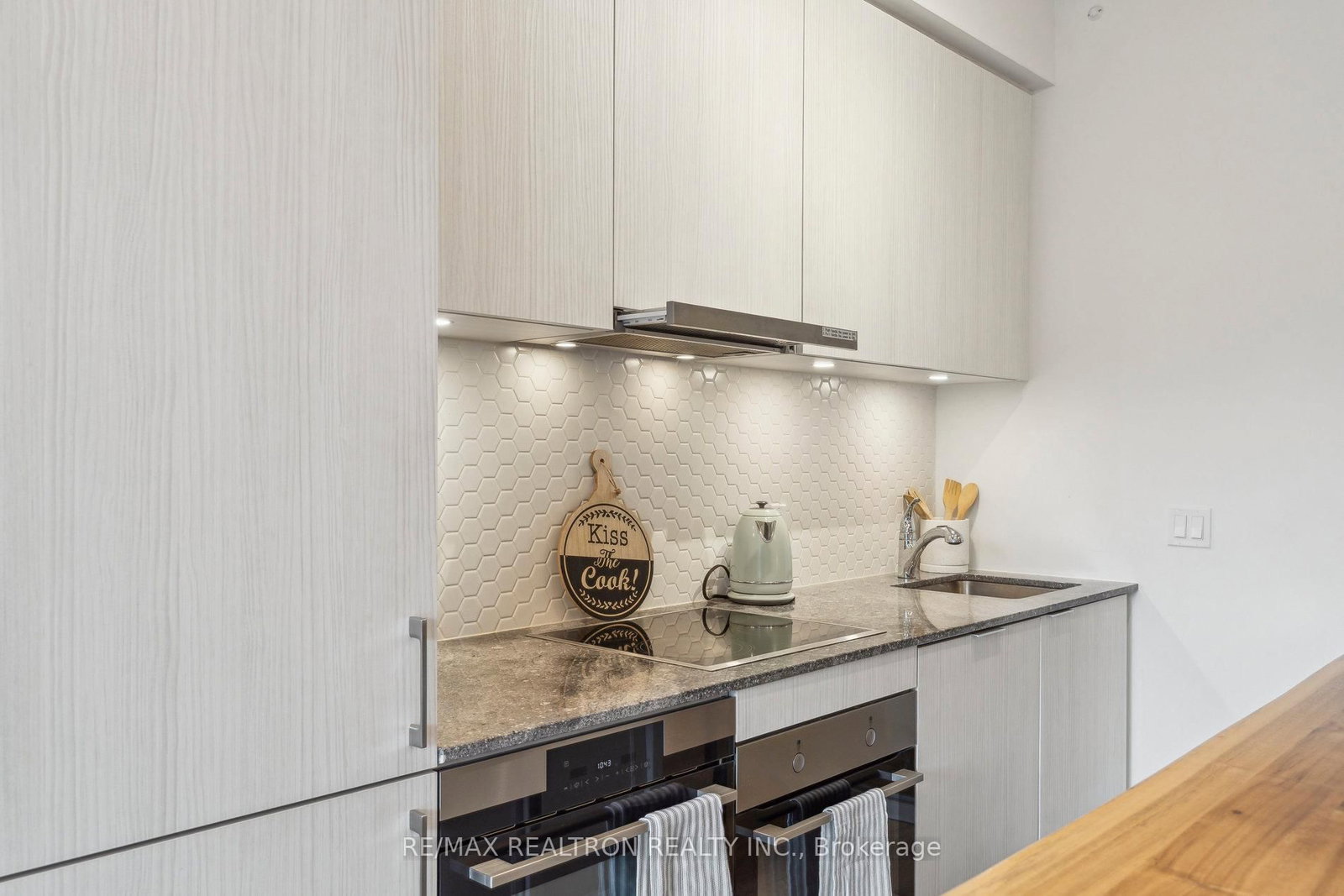 158 E Front Street • #325 • Toronto, ON photo 12