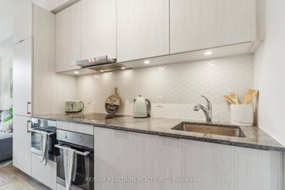 158 E Front Street • #325 • Toronto, ON