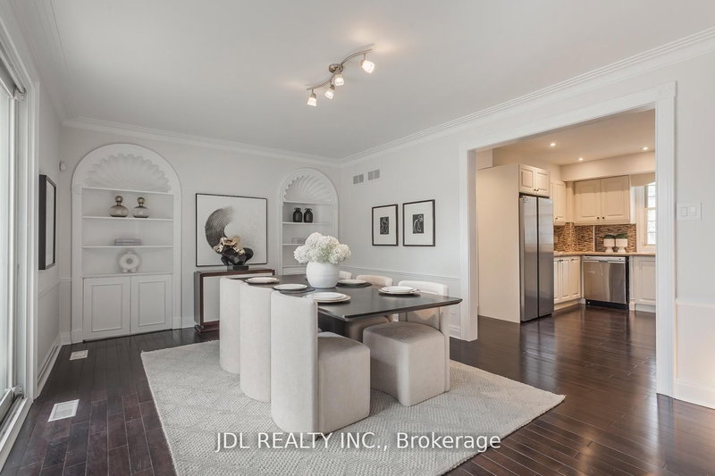 6 Farmingdale Road