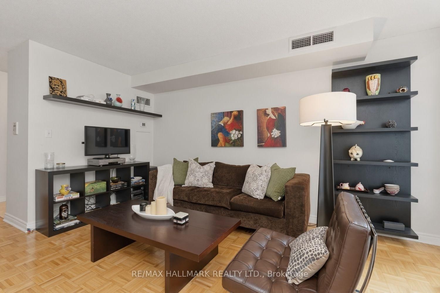 43 E Eglinton Avenue • #310 • Toronto, ON photo 5
