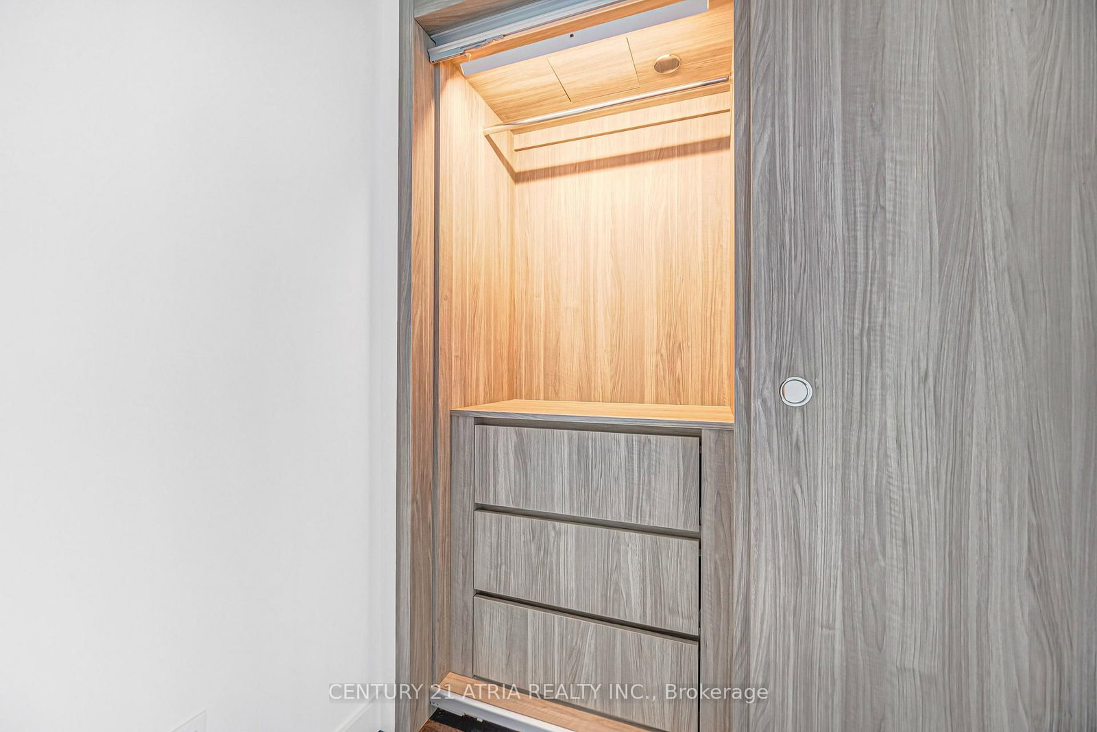 18 Esther Shiner Boulevard • Toronto, ON photo 20