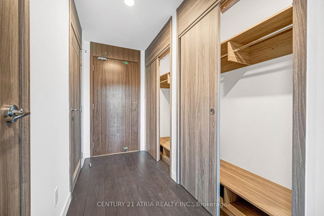 210 - 18 Esther Shiner Boulevard