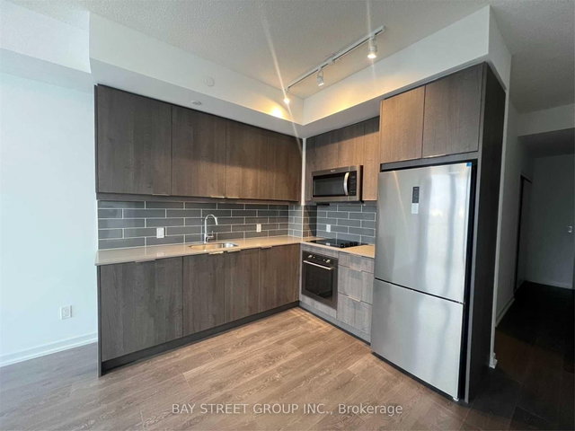 1109 - 32 Forest Manor Road
