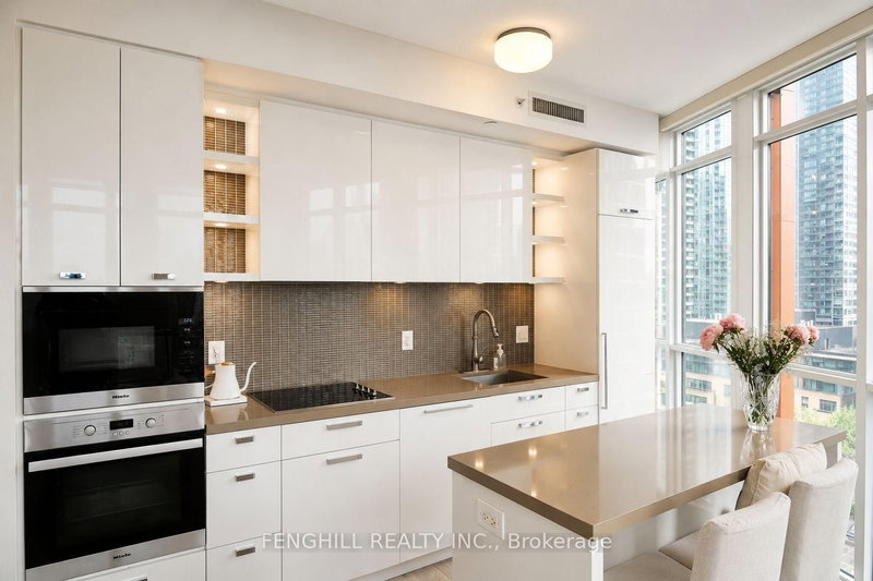 home for lease on 1108-32 Davenport Road