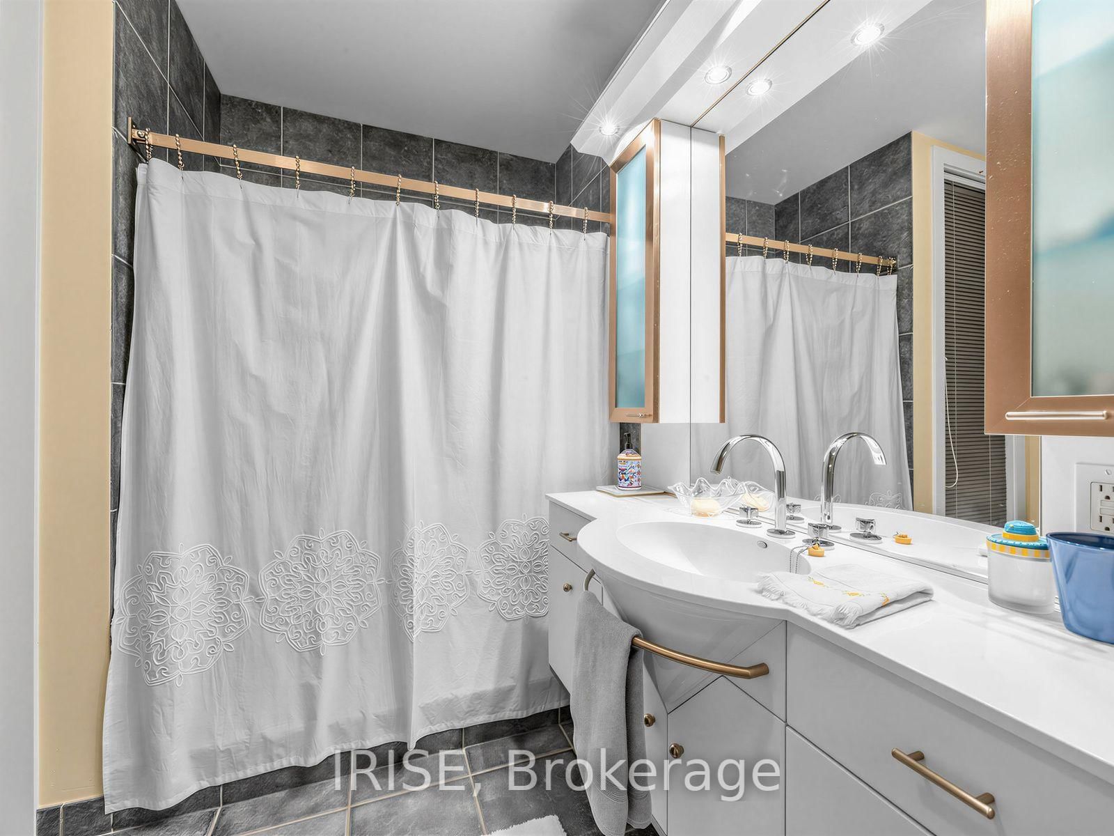 155 W Dalhousie Street • #1014 • Toronto, ON photo 24