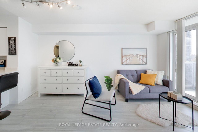 808 - 4978 Yonge Street