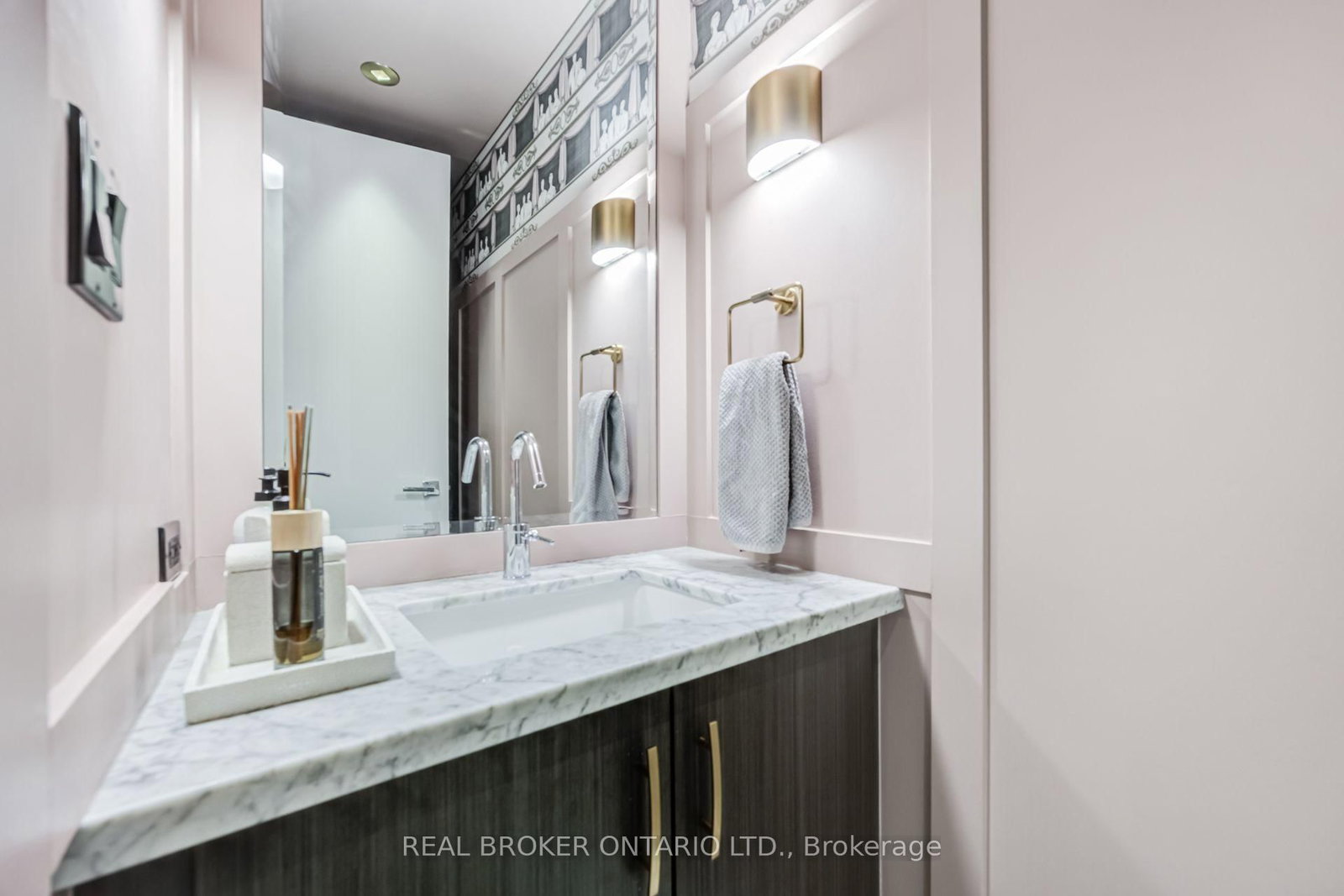 29 Queens Quay E • #916 • Toronto, ON photo 14