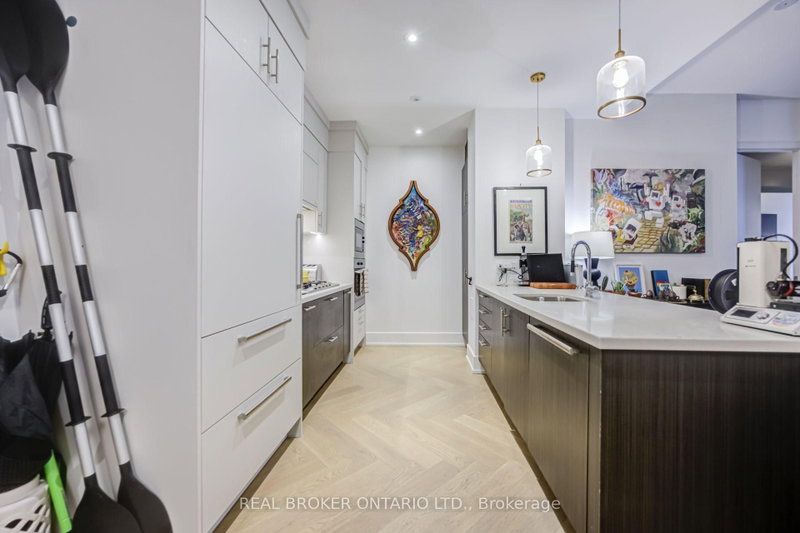 916 - 29 Queens Quay E