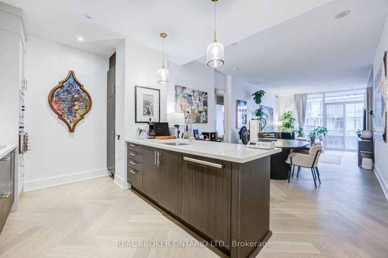 916 - 29 Queens Quay E