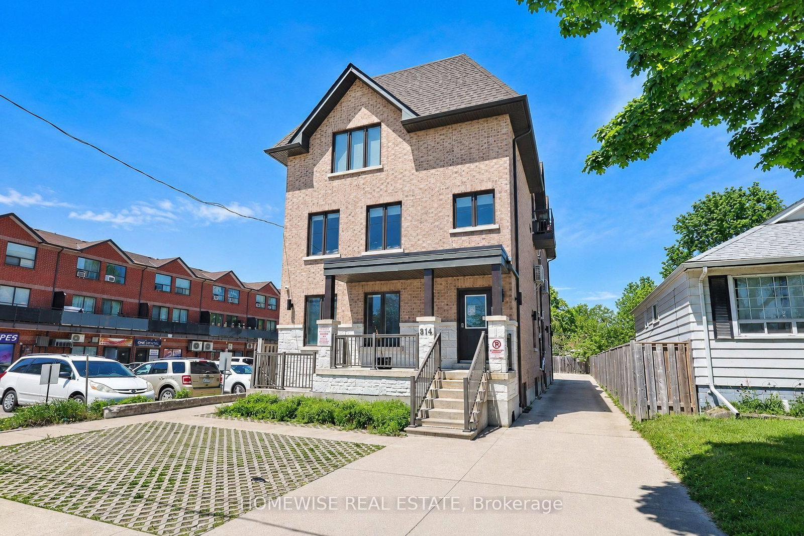 102-814 Glencairn Avenue, Toronto, ON