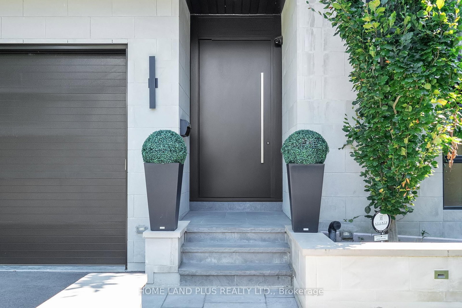 127 Ridley Boulevard • Toronto, ON photo 3