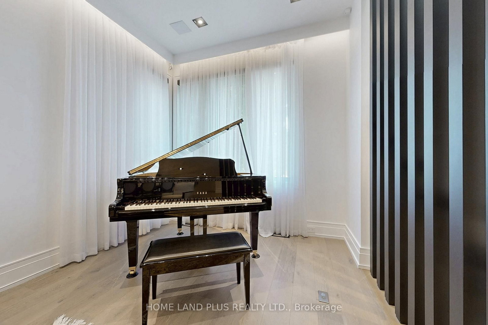 127 Ridley Boulevard • Toronto, ON photo 7