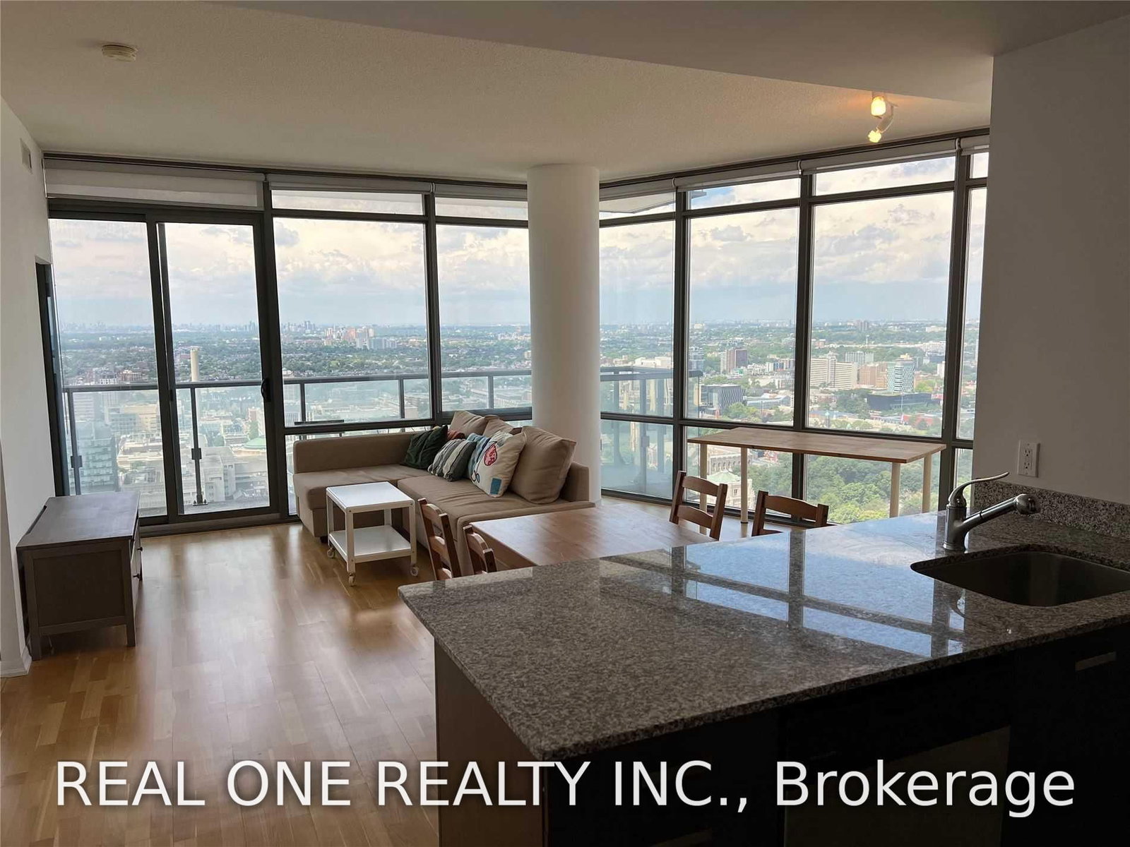 3903-832 Bay Street, Toronto, ON, photo 3