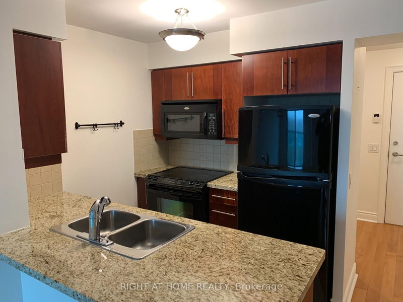 815 - 25 Greenview Avenue