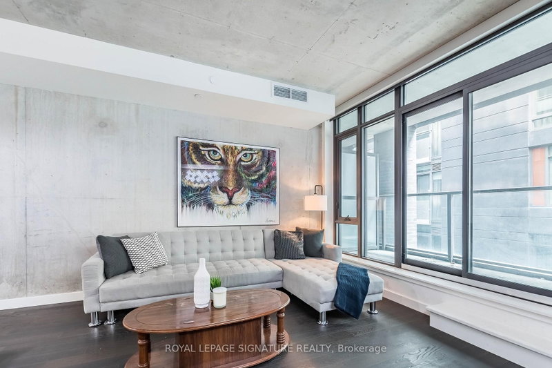 318 - 111 Bathurst Street