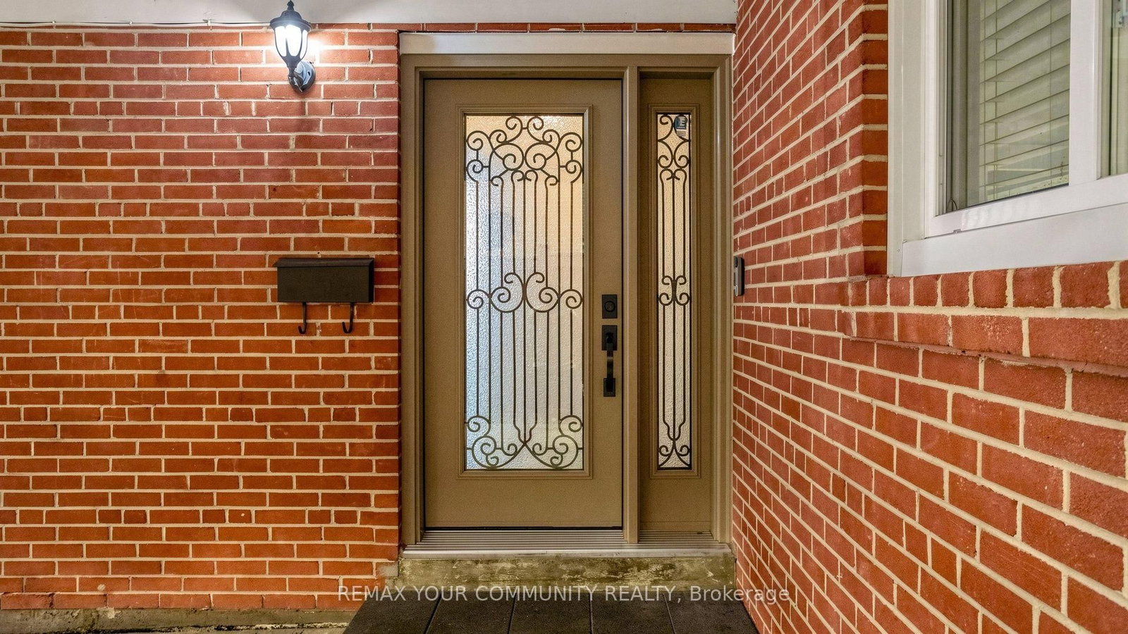 48 Crossbow Crescent • Toronto, ON photo 3