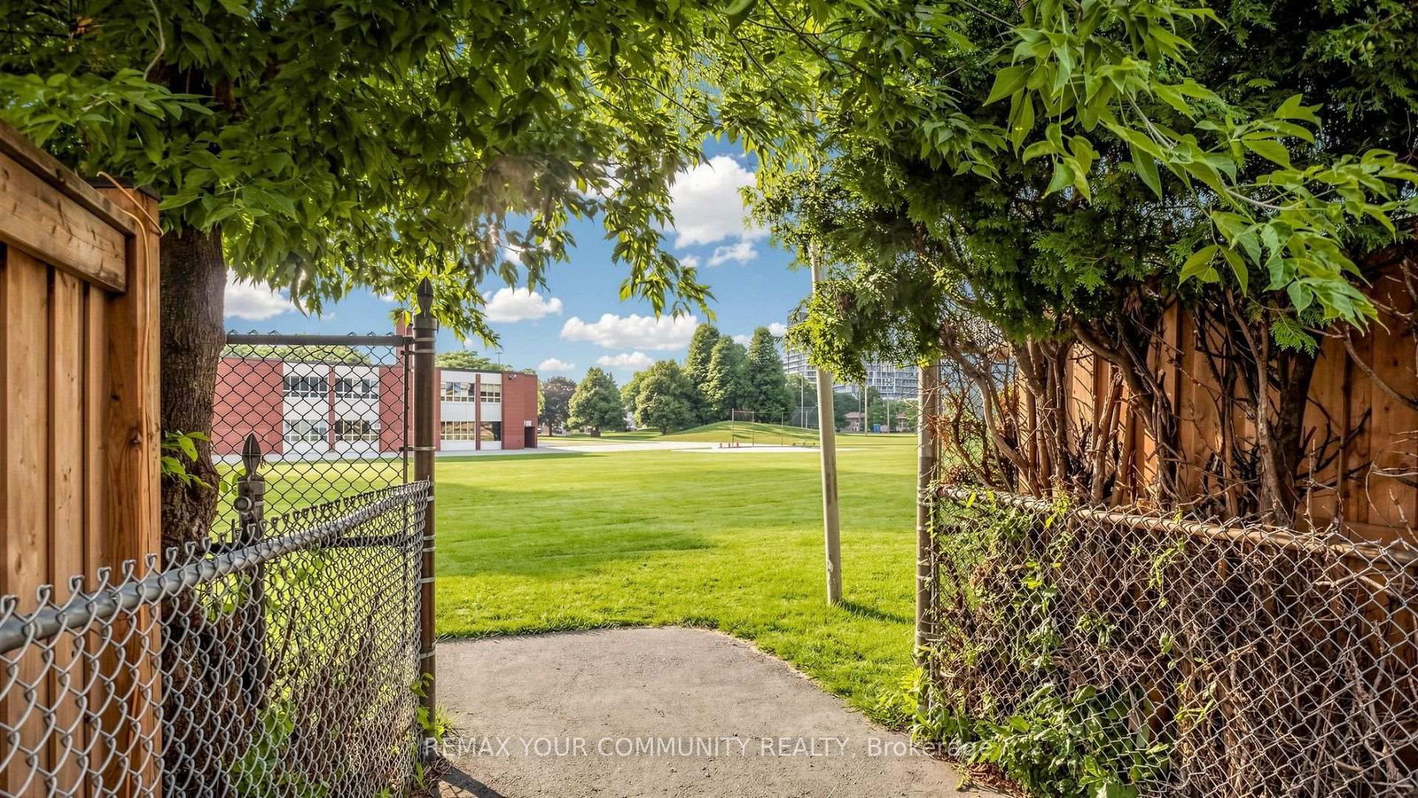 48 Crossbow Crescent • Toronto, ON photo 47