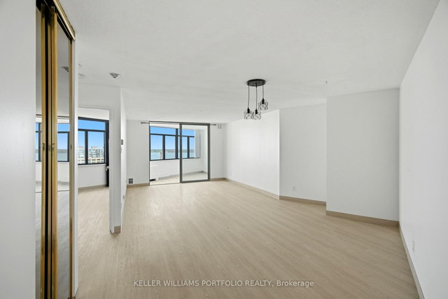 1608 - 250 Queens Quay W