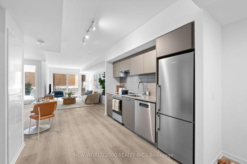 home for lease on 411-101 Roehampton Avenue
