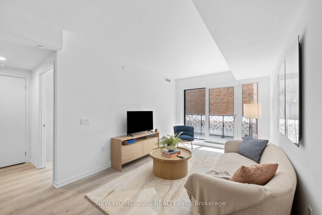 411 - 101 Roehampton Avenue
