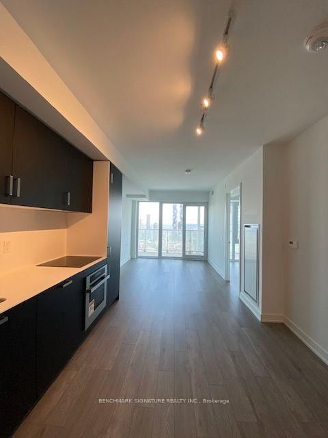 3807 - 88 Queen Street E