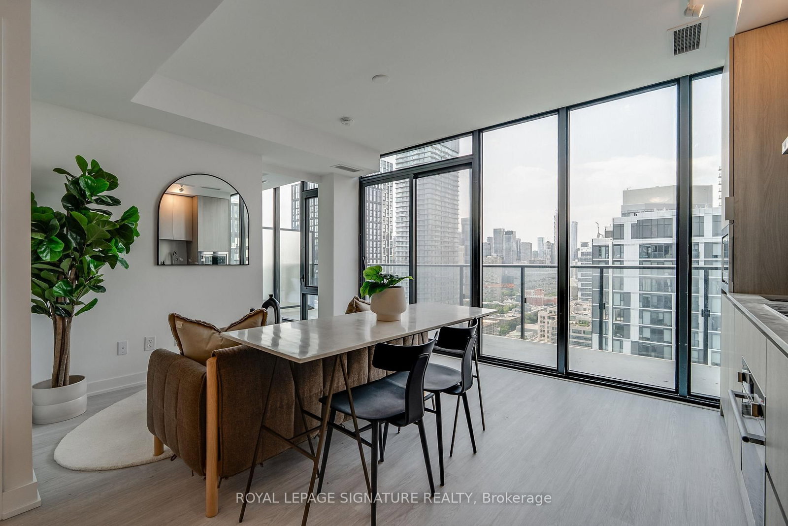 3204-47 Mutual Street, Toronto, ON, photo 2