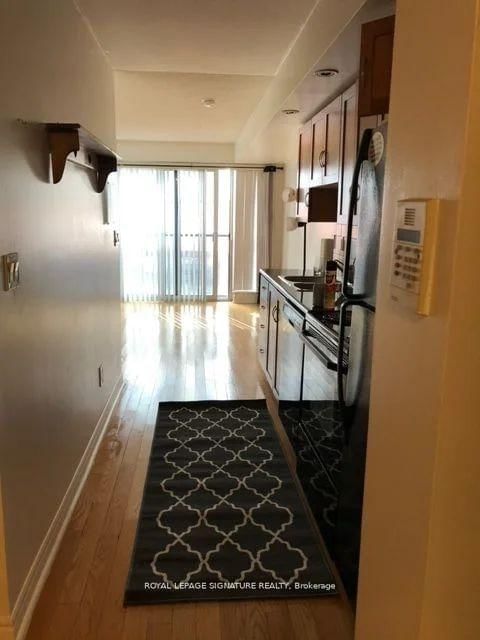 1022-270 Wellington Street, Toronto, ON, photo 4