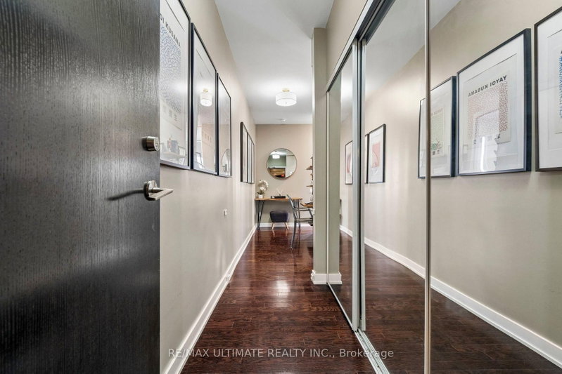 905 - 33 Charles Street E