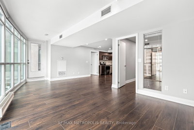 Unit 678 — 209 Fort York Boulevard — photo 4
