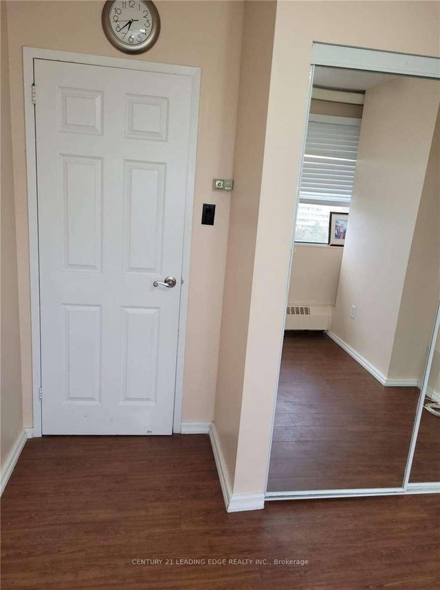 1110 - 10 Sunny Glenway