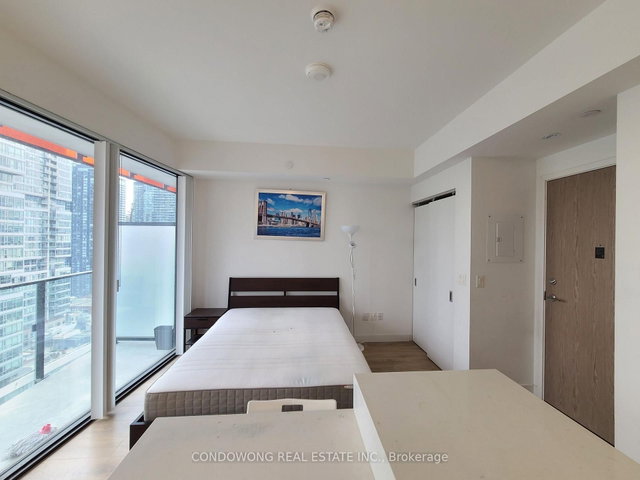 2012 - 215 Queen Street W