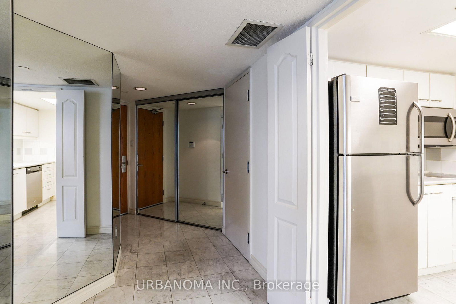 38 Elm Toronto,ON M5G 2K5 — Photo 11