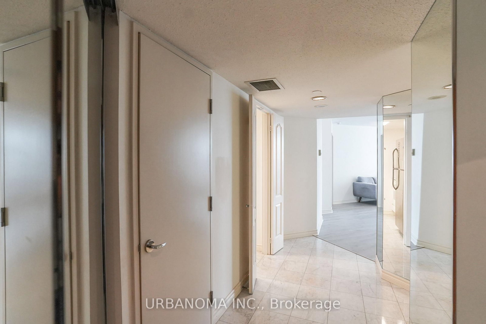 38 Elm Toronto,ON M5G 2K5 — Photo 15